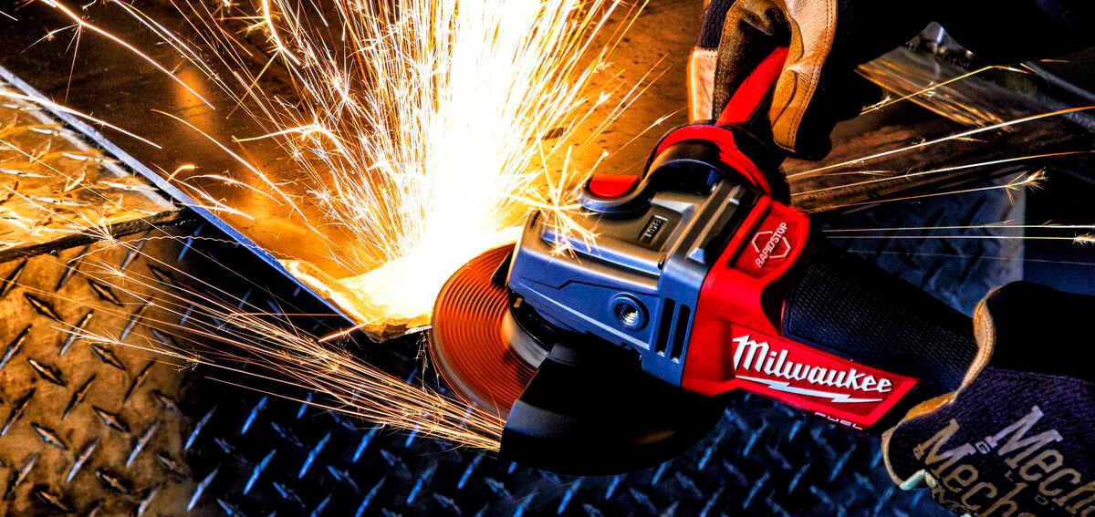 The Right Angle Grinder To Choose: 3 Main Criteria